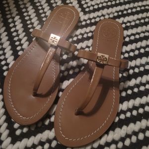Tory burch flip flops in really good condition